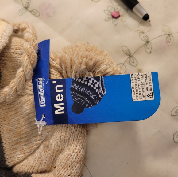 NWT Pom pom trapper hat. Warm unisex. Womans sm med. MENS small. - Picture 5 of 6